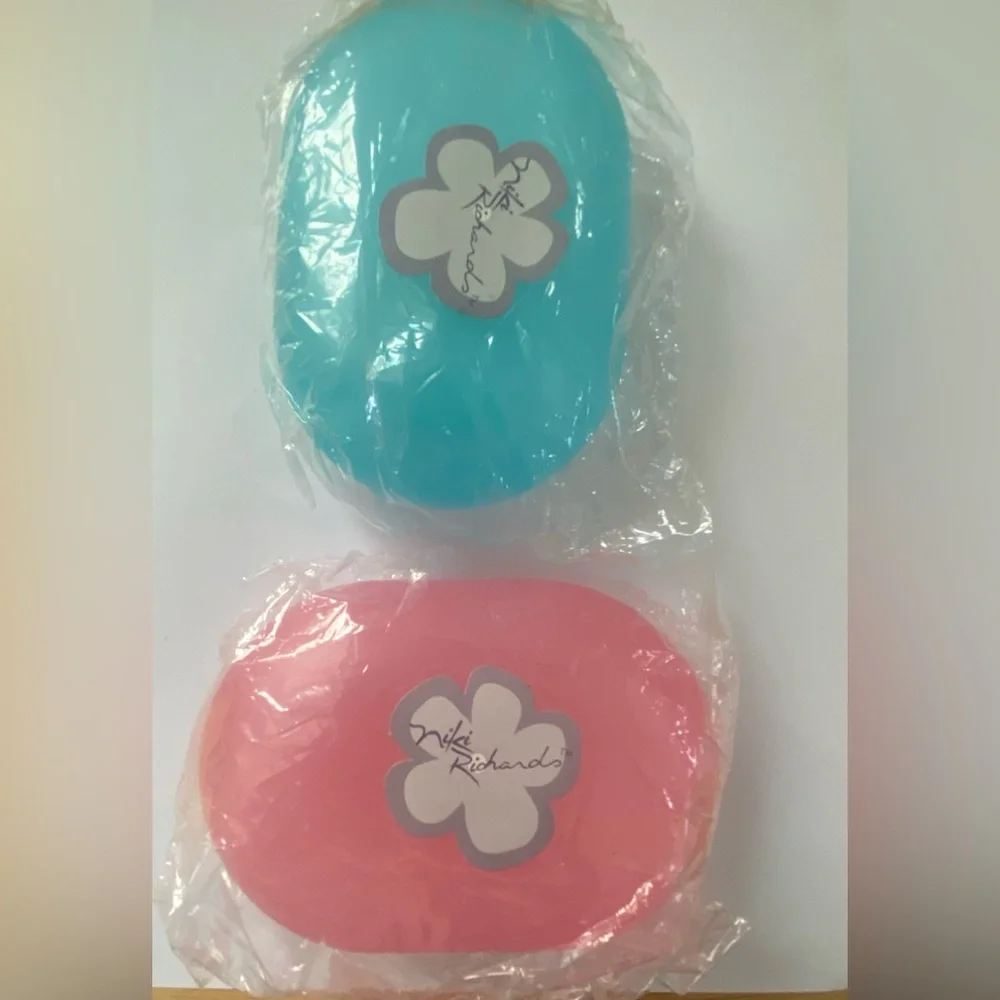 Niki Richards 90s Travel SOAP HOLDER container LOT plastic pink blue container